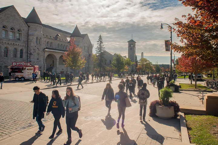 کار در خارج از دانشگاه: فقط تا ۲۴ ساعت در هفته